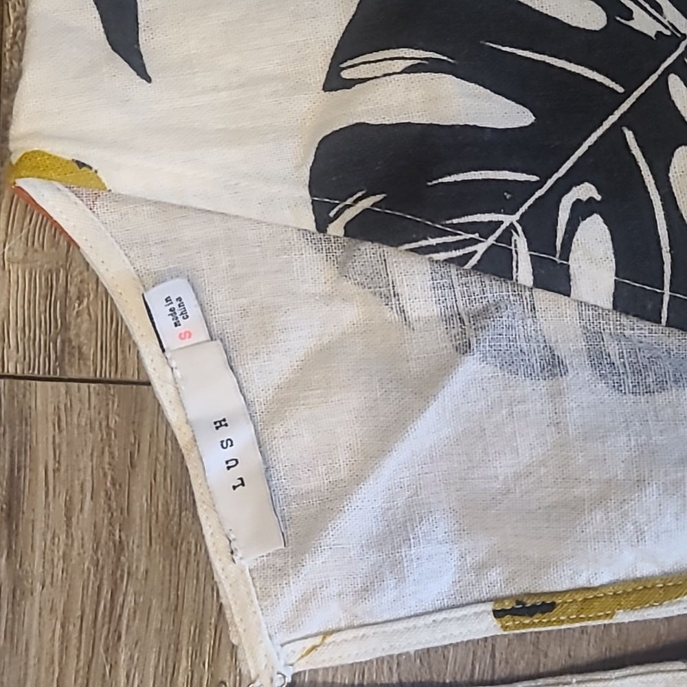 Lush Euc Linen Blend Romper In Cream With a Tropical Print Small - Picture 4 of 11